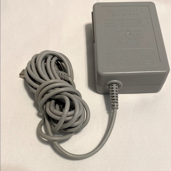 Nintendo 3DS XL, Red, Handheld Gaming Console with Stylus Set - Picture 4 of 13